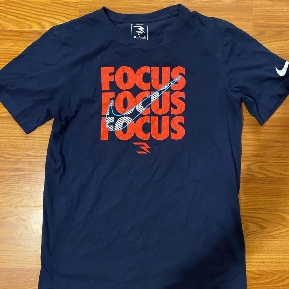 Nike Tee size XL (13-15 years) (GJ)